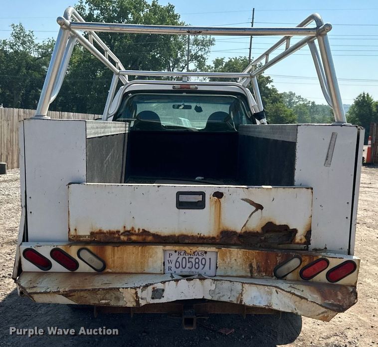 image for item DO5106 2006 Ford F350 Super Duty  SuperCab utility bed pickup truck