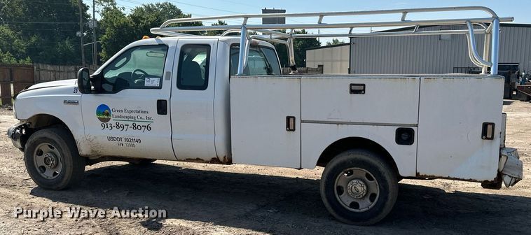 image for item DO5106 2006 Ford F350 Super Duty  SuperCab utility bed pickup truck