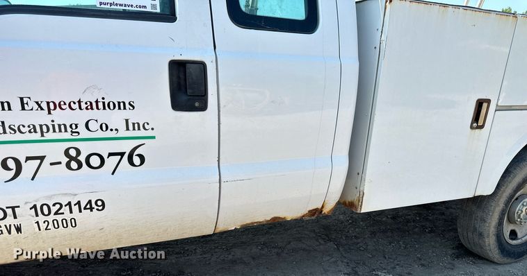 image for item DO5106 2006 Ford F350 Super Duty  SuperCab utility bed pickup truck