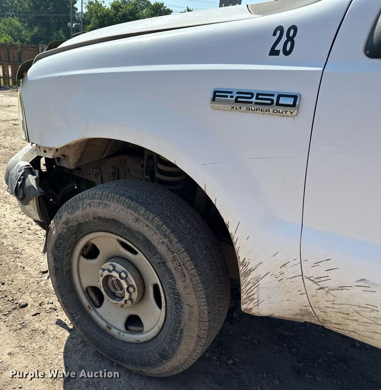 image for item DO5106 2006 Ford F350 Super Duty  SuperCab utility bed pickup truck