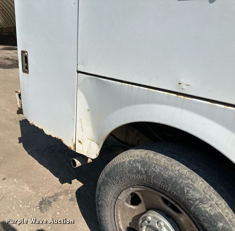 image for item DO5106 2006 Ford F350 Super Duty  SuperCab utility bed pickup truck