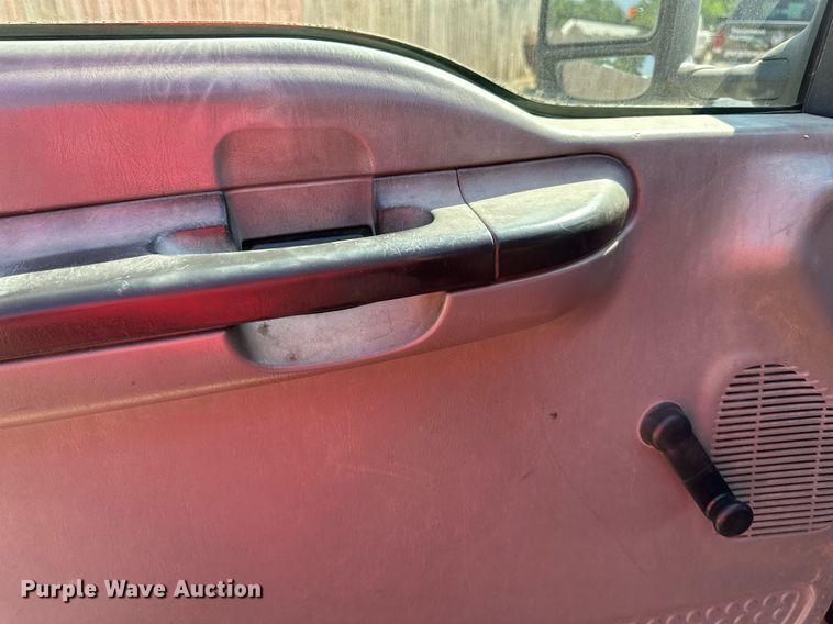 image for item DO5106 2006 Ford F350 Super Duty  SuperCab utility bed pickup truck