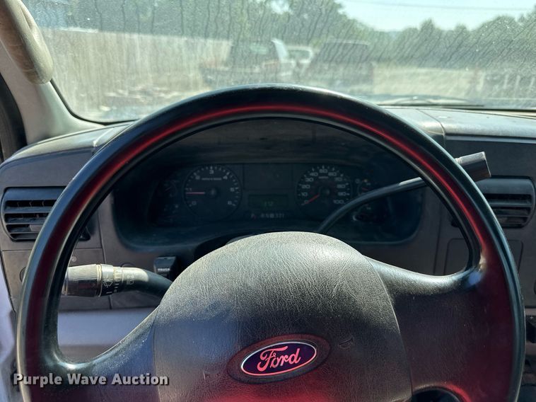 image for item DO5106 2006 Ford F350 Super Duty  SuperCab utility bed pickup truck