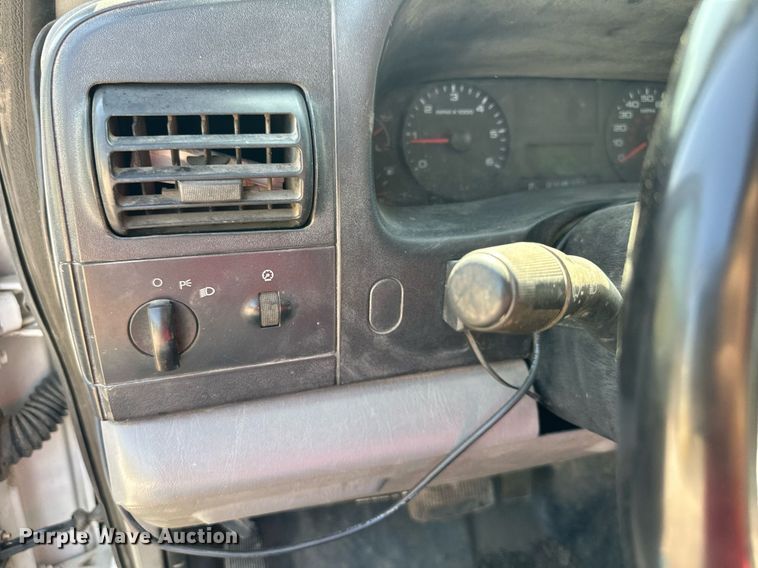 image for item DO5106 2006 Ford F350 Super Duty  SuperCab utility bed pickup truck