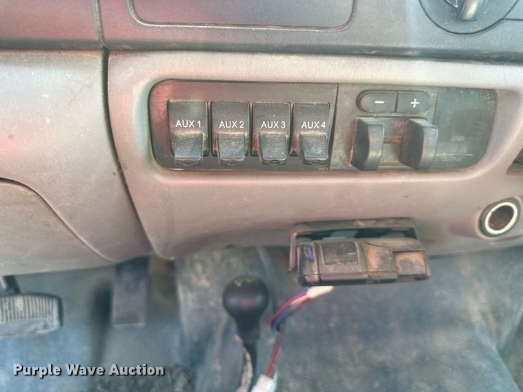 image for item DO5106 2006 Ford F350 Super Duty  SuperCab utility bed pickup truck