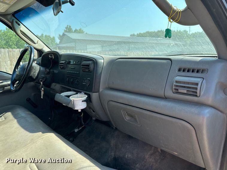 image for item DO5106 2006 Ford F350 Super Duty  SuperCab utility bed pickup truck