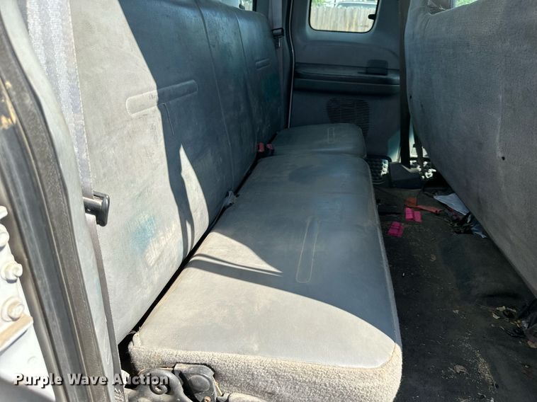 image for item DO5106 2006 Ford F350 Super Duty  SuperCab utility bed pickup truck