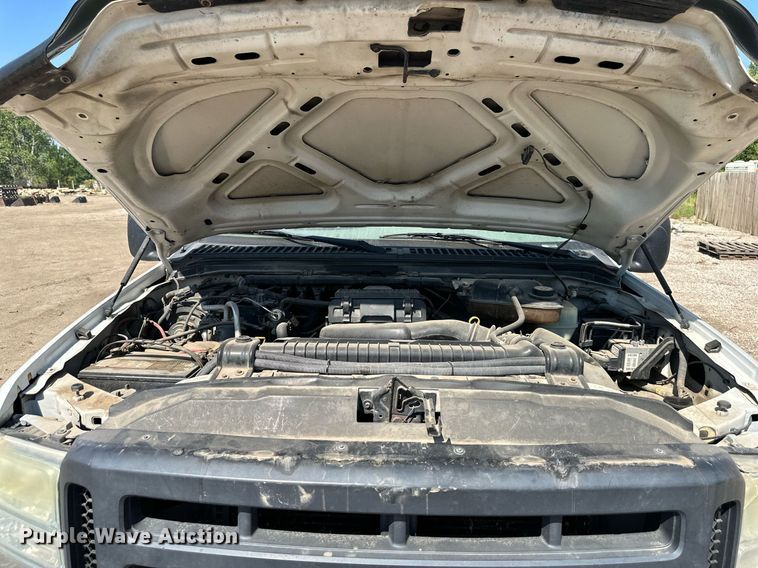 image for item DO5106 2006 Ford F350 Super Duty  SuperCab utility bed pickup truck