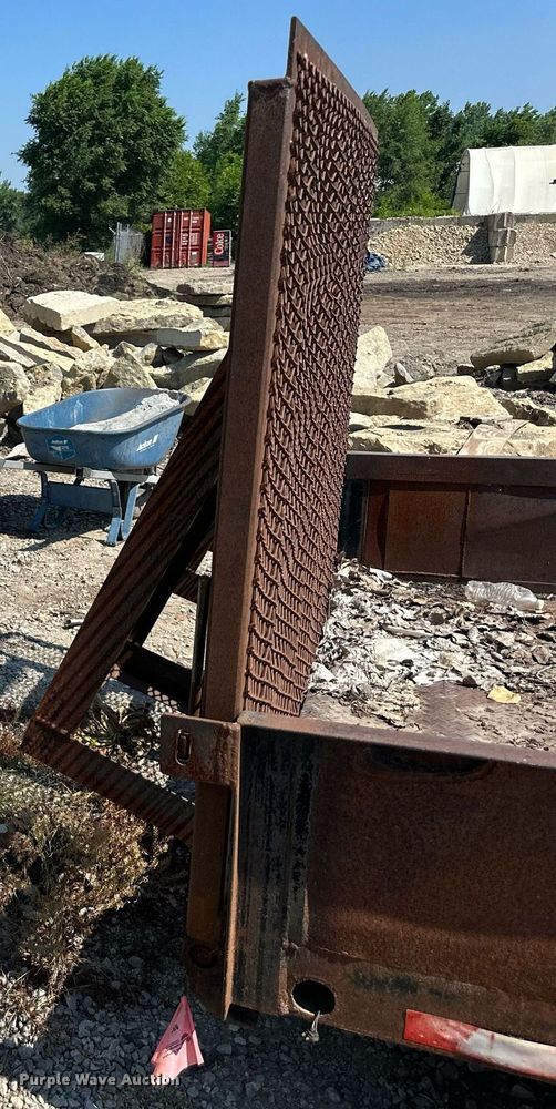 image for item DO5108 2003 L&L BF16  utility trailer