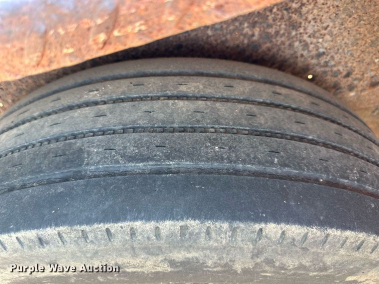 image for item DO5108 2003 L&L BF16  utility trailer