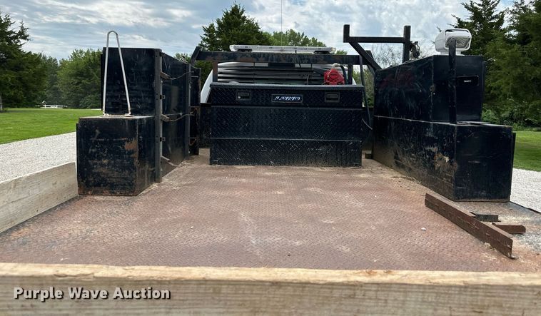 image for item DO5169 2015 Ford F550 Super Duty XL  Crew Cab flatbed truck