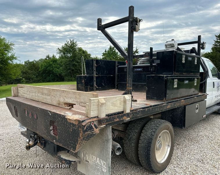 image for item DO5169 2015 Ford F550 Super Duty XL  Crew Cab flatbed truck