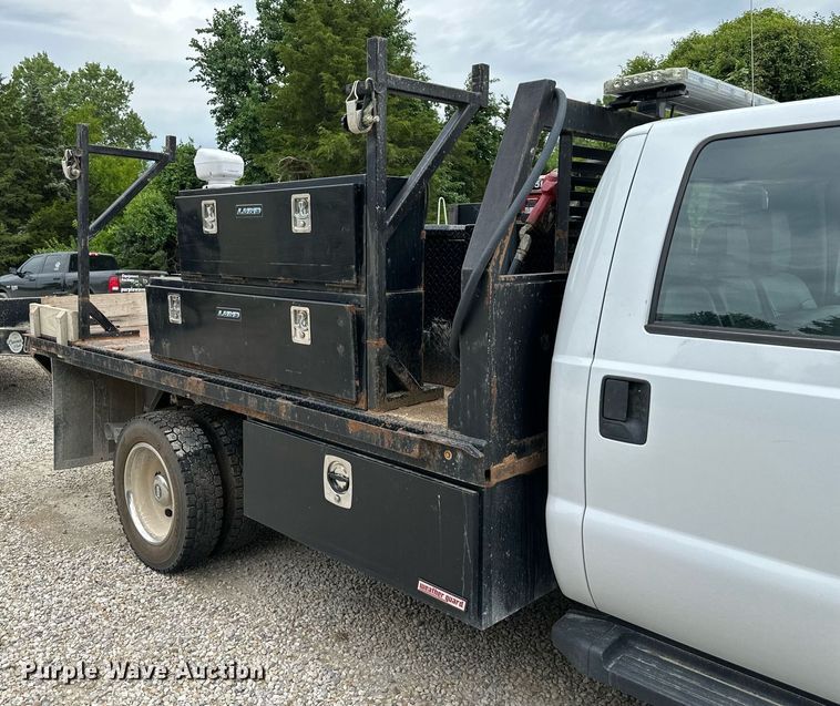 image for item DO5169 2015 Ford F550 Super Duty XL  Crew Cab flatbed truck