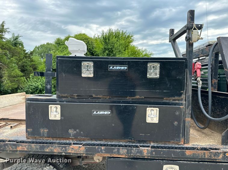 image for item DO5169 2015 Ford F550 Super Duty XL  Crew Cab flatbed truck