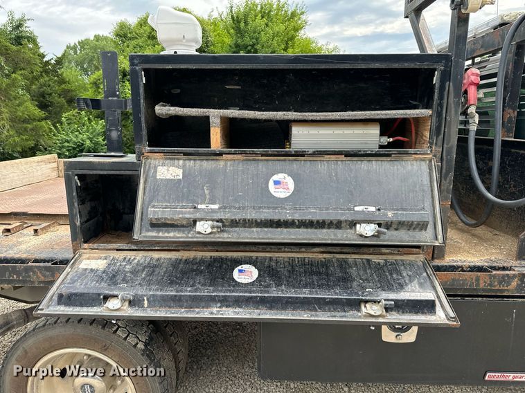 image for item DO5169 2015 Ford F550 Super Duty XL  Crew Cab flatbed truck