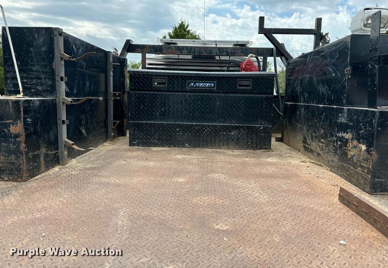 image for item DO5169 2015 Ford F550 Super Duty XL  Crew Cab flatbed truck