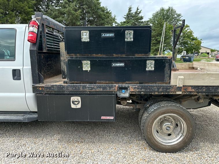image for item DO5169 2015 Ford F550 Super Duty XL  Crew Cab flatbed truck