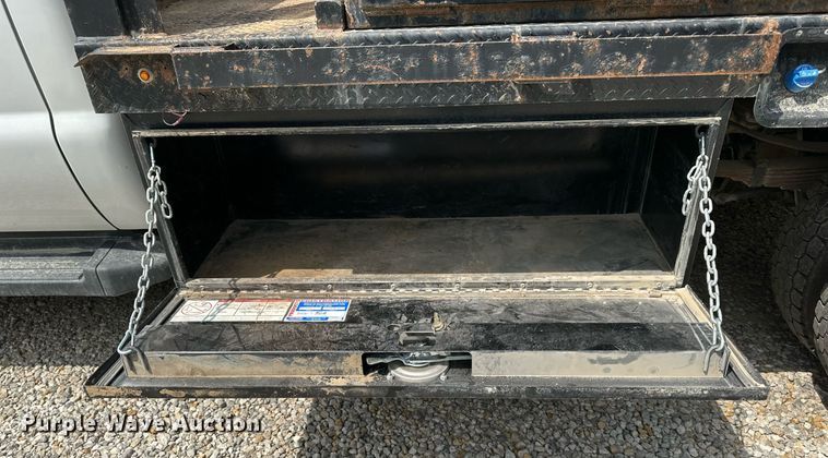 image for item DO5169 2015 Ford F550 Super Duty XL  Crew Cab flatbed truck