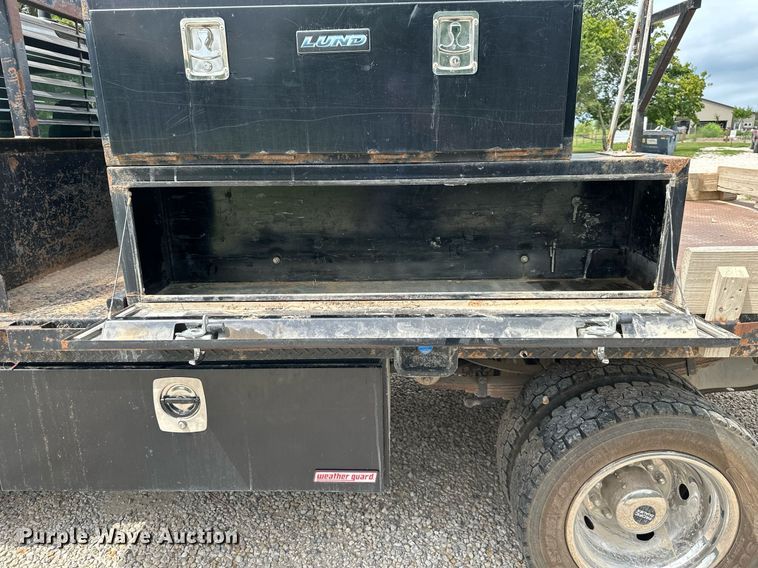 image for item DO5169 2015 Ford F550 Super Duty XL  Crew Cab flatbed truck