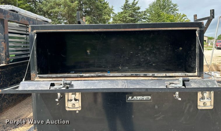 image for item DO5169 2015 Ford F550 Super Duty XL  Crew Cab flatbed truck