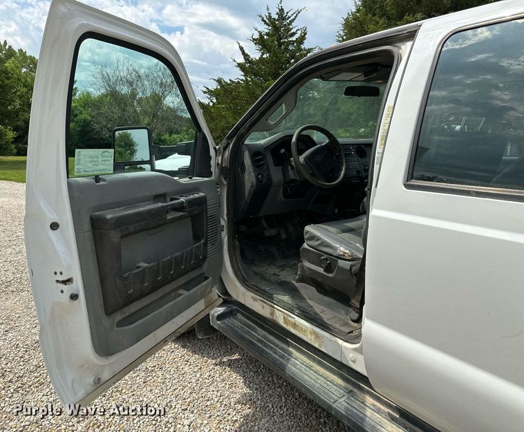 image for item DO5169 2015 Ford F550 Super Duty XL  Crew Cab flatbed truck