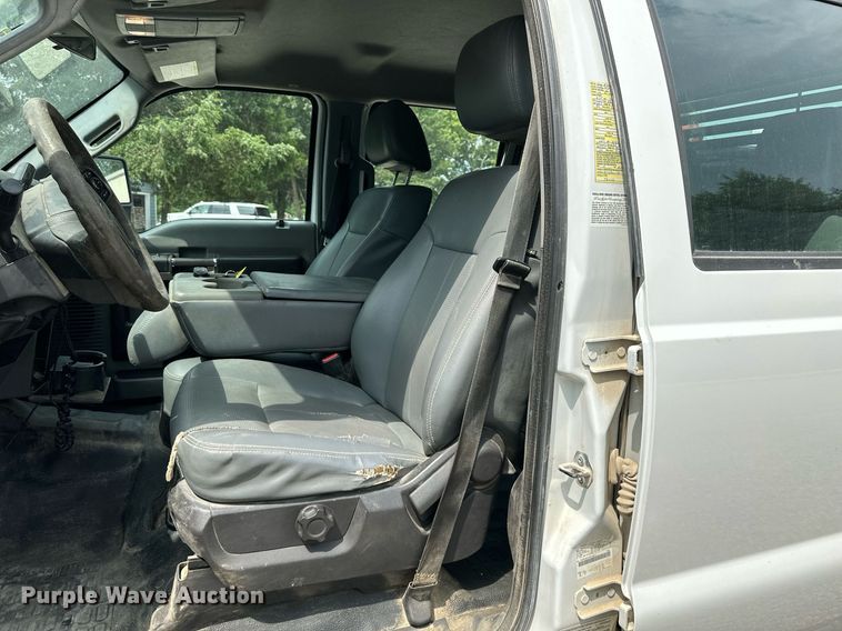 image for item DO5169 2015 Ford F550 Super Duty XL  Crew Cab flatbed truck