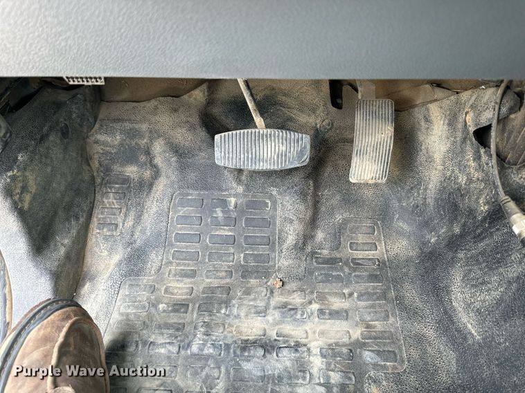 image for item DO5169 2015 Ford F550 Super Duty XL  Crew Cab flatbed truck