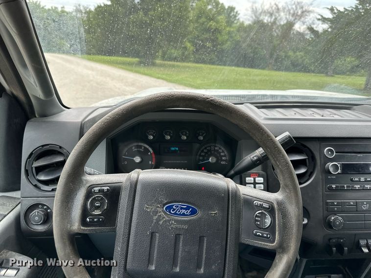 image for item DO5169 2015 Ford F550 Super Duty XL  Crew Cab flatbed truck