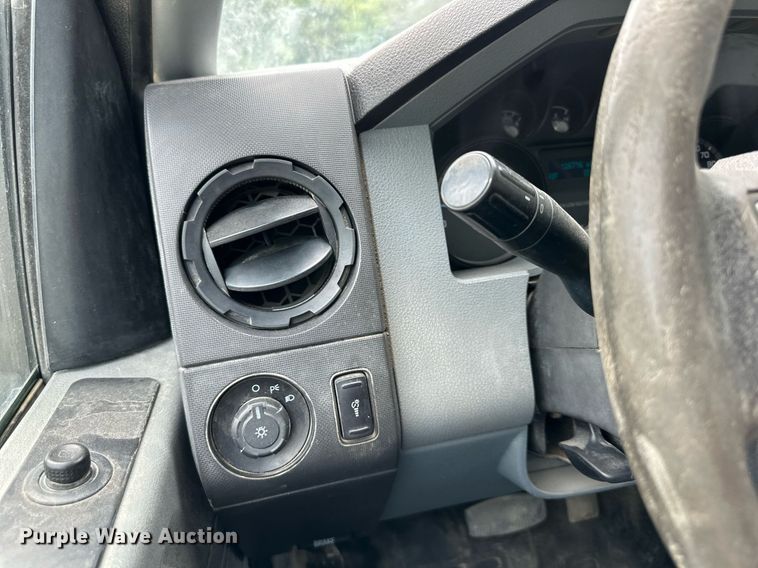 image for item DO5169 2015 Ford F550 Super Duty XL  Crew Cab flatbed truck