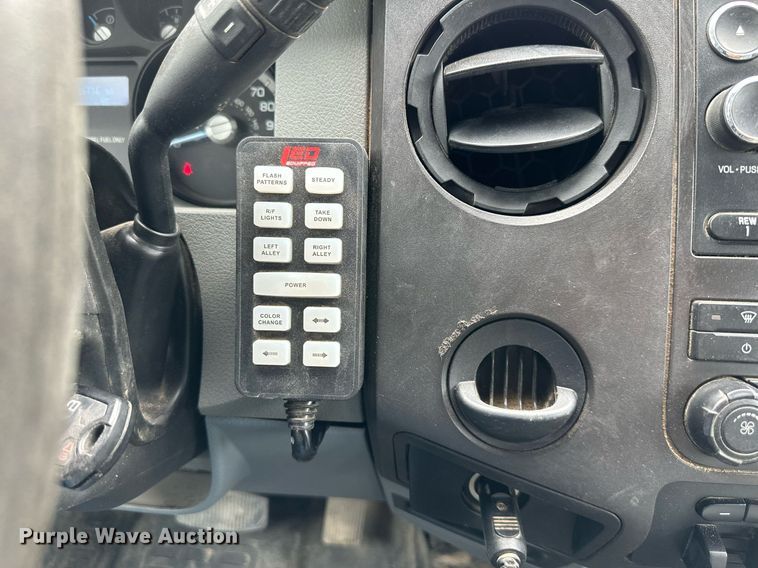 image for item DO5169 2015 Ford F550 Super Duty XL  Crew Cab flatbed truck