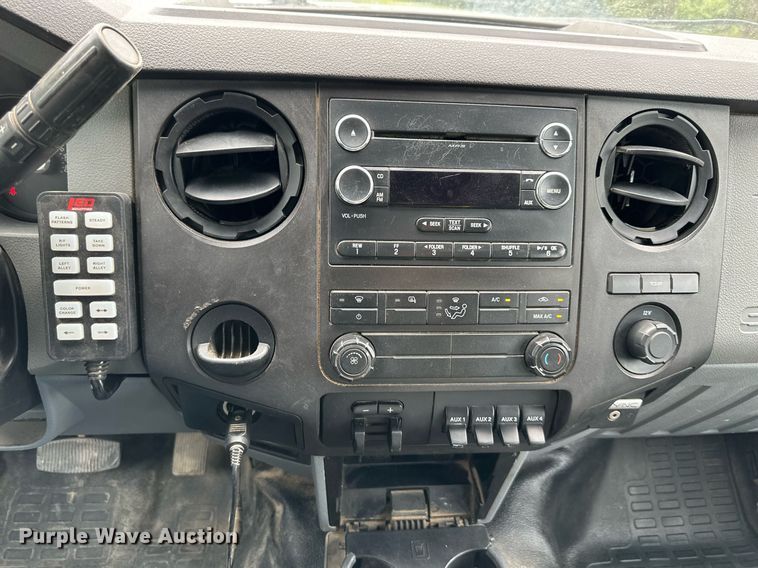 image for item DO5169 2015 Ford F550 Super Duty XL  Crew Cab flatbed truck