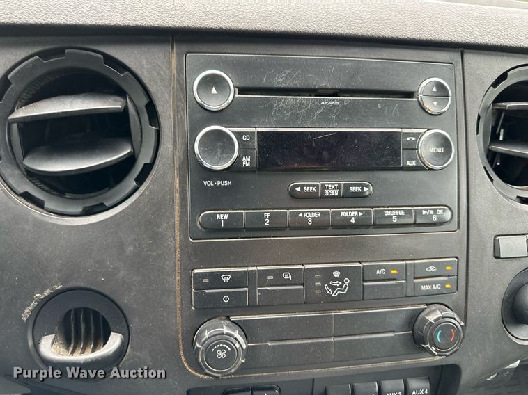 image for item DO5169 2015 Ford F550 Super Duty XL  Crew Cab flatbed truck