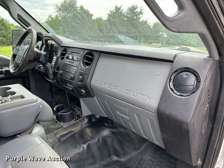 image for item DO5169 2015 Ford F550 Super Duty XL  Crew Cab flatbed truck