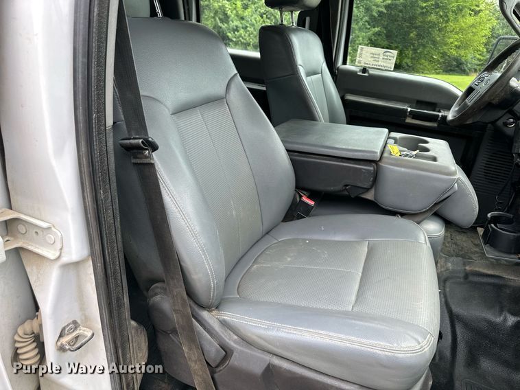 image for item DO5169 2015 Ford F550 Super Duty XL  Crew Cab flatbed truck