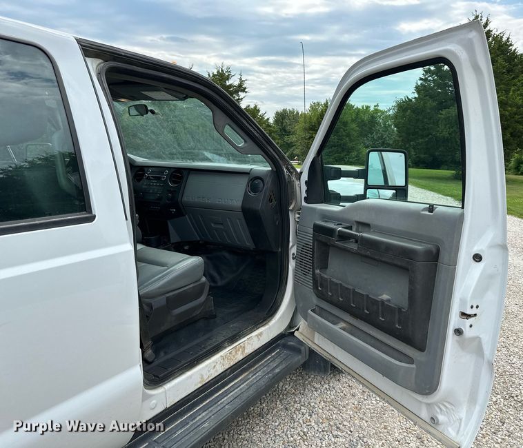 image for item DO5169 2015 Ford F550 Super Duty XL  Crew Cab flatbed truck