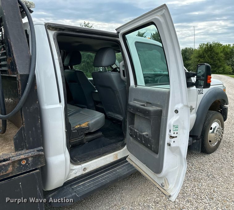 image for item DO5169 2015 Ford F550 Super Duty XL  Crew Cab flatbed truck
