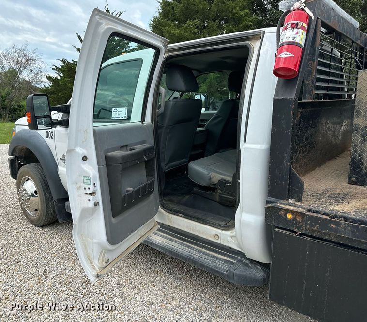 image for item DO5169 2015 Ford F550 Super Duty XL  Crew Cab flatbed truck