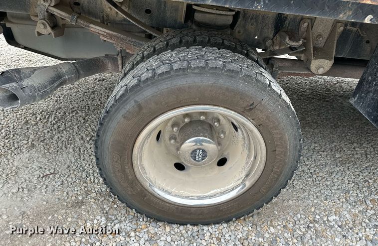 image for item DO5169 2015 Ford F550 Super Duty XL  Crew Cab flatbed truck