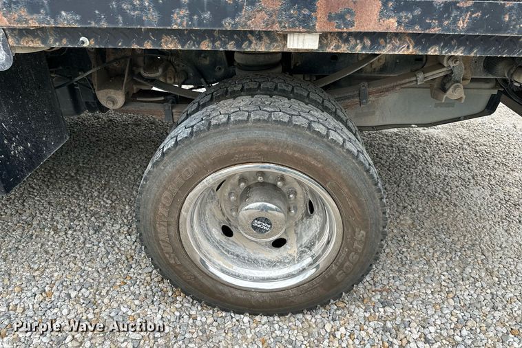 image for item DO5169 2015 Ford F550 Super Duty XL  Crew Cab flatbed truck