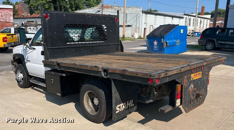 image for item DP0526 2007 Chevrolet Silverado 3500HD  flatbed pickup truck