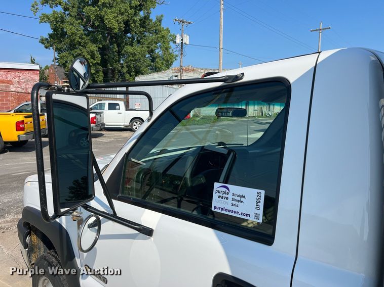 image for item DP0526 2007 Chevrolet Silverado 3500HD  flatbed pickup truck