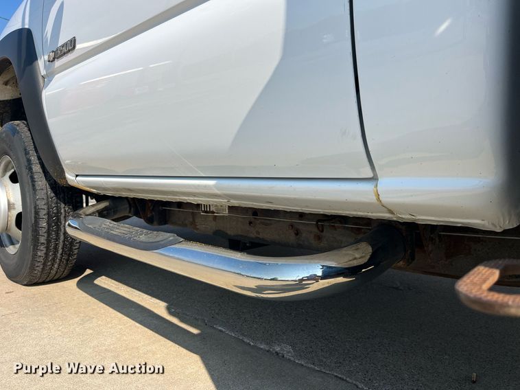 image for item DP0526 2007 Chevrolet Silverado 3500HD  flatbed pickup truck