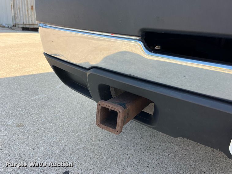 image for item DP0526 2007 Chevrolet Silverado 3500HD  flatbed pickup truck