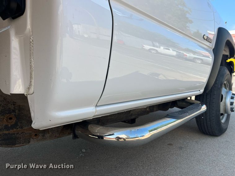 image for item DP0526 2007 Chevrolet Silverado 3500HD  flatbed pickup truck