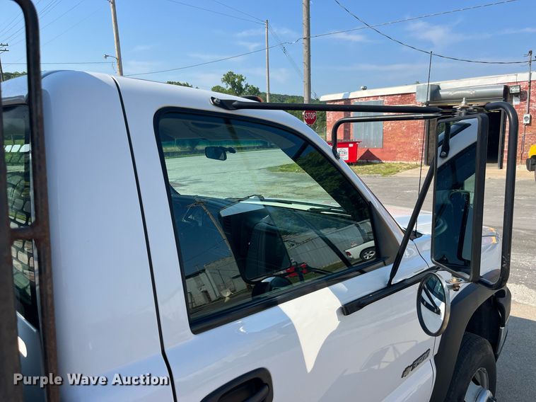 image for item DP0526 2007 Chevrolet Silverado 3500HD  flatbed pickup truck