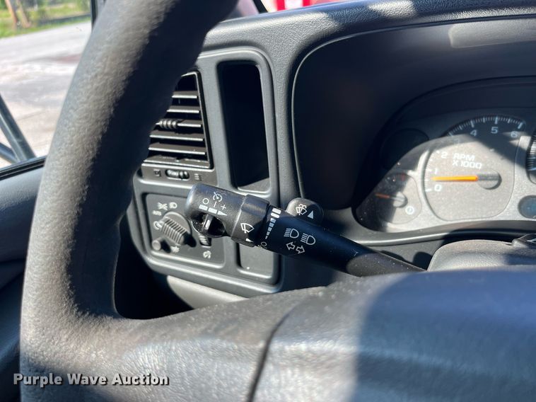 image for item DP0526 2007 Chevrolet Silverado 3500HD  flatbed pickup truck