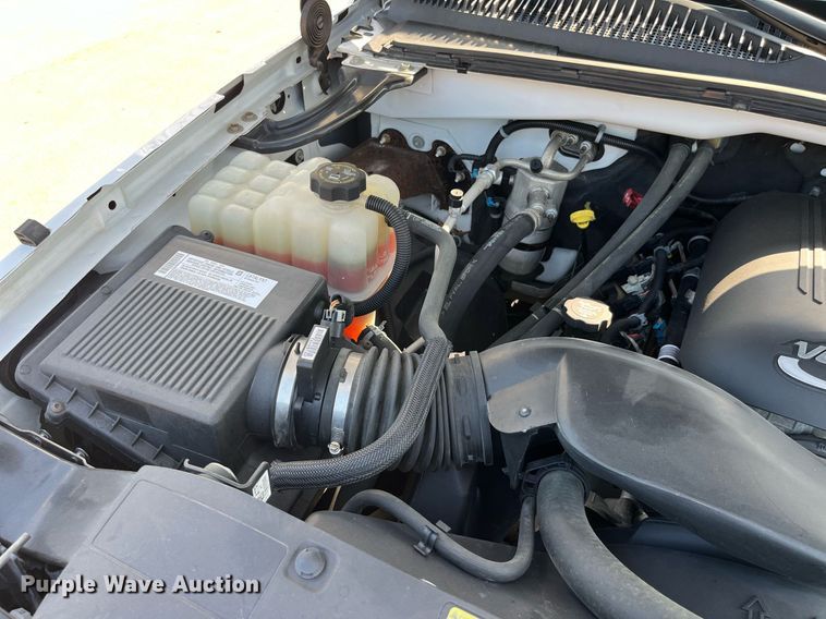 image for item DP0526 2007 Chevrolet Silverado 3500HD  flatbed pickup truck