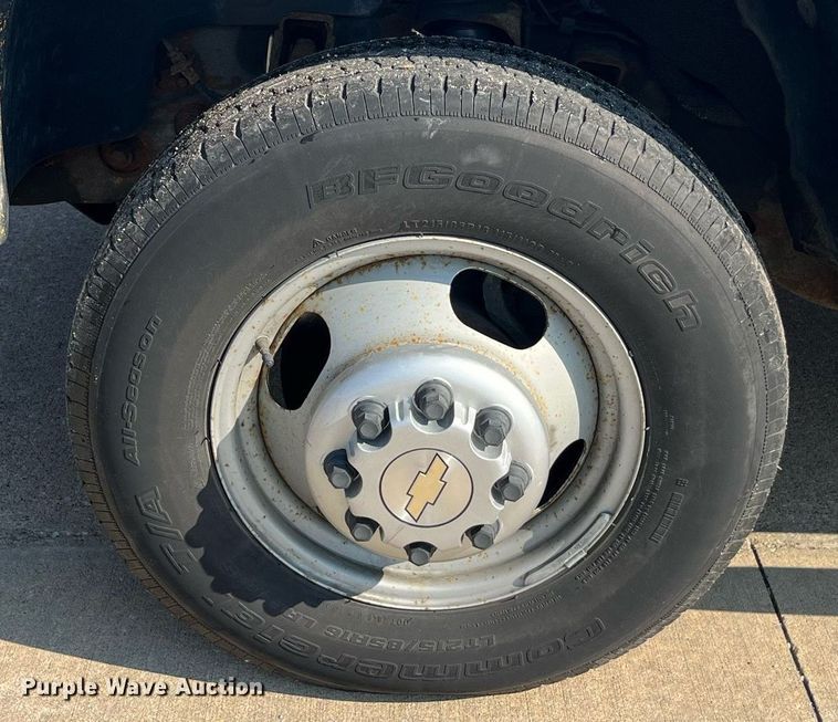 image for item DP0526 2007 Chevrolet Silverado 3500HD  flatbed pickup truck