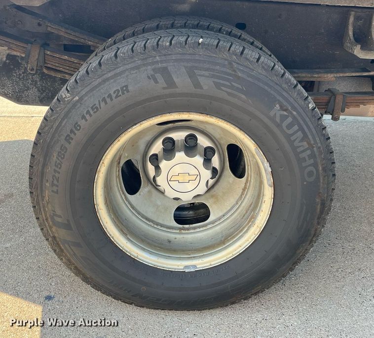 image for item DP0526 2007 Chevrolet Silverado 3500HD  flatbed pickup truck