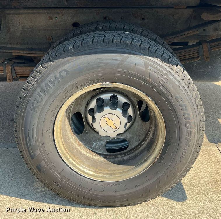 image for item DP0526 2007 Chevrolet Silverado 3500HD  flatbed pickup truck